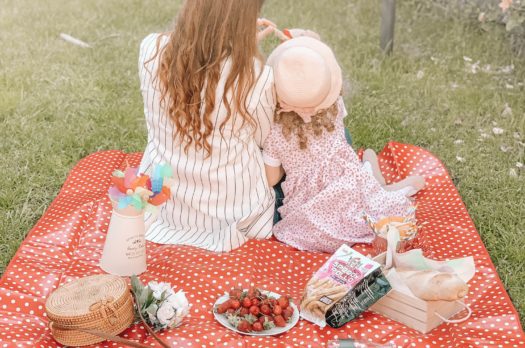 Cosa occorre per un picnic in giardino: dalla frutta fresca al finger food come Speedy Pollo